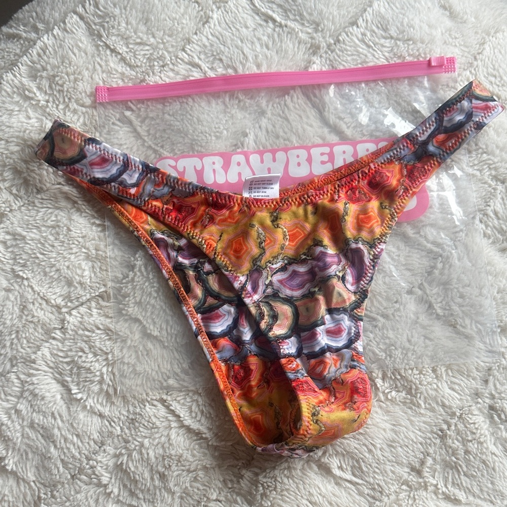 Strawberry Milk Mob Tiger Tail Bottom